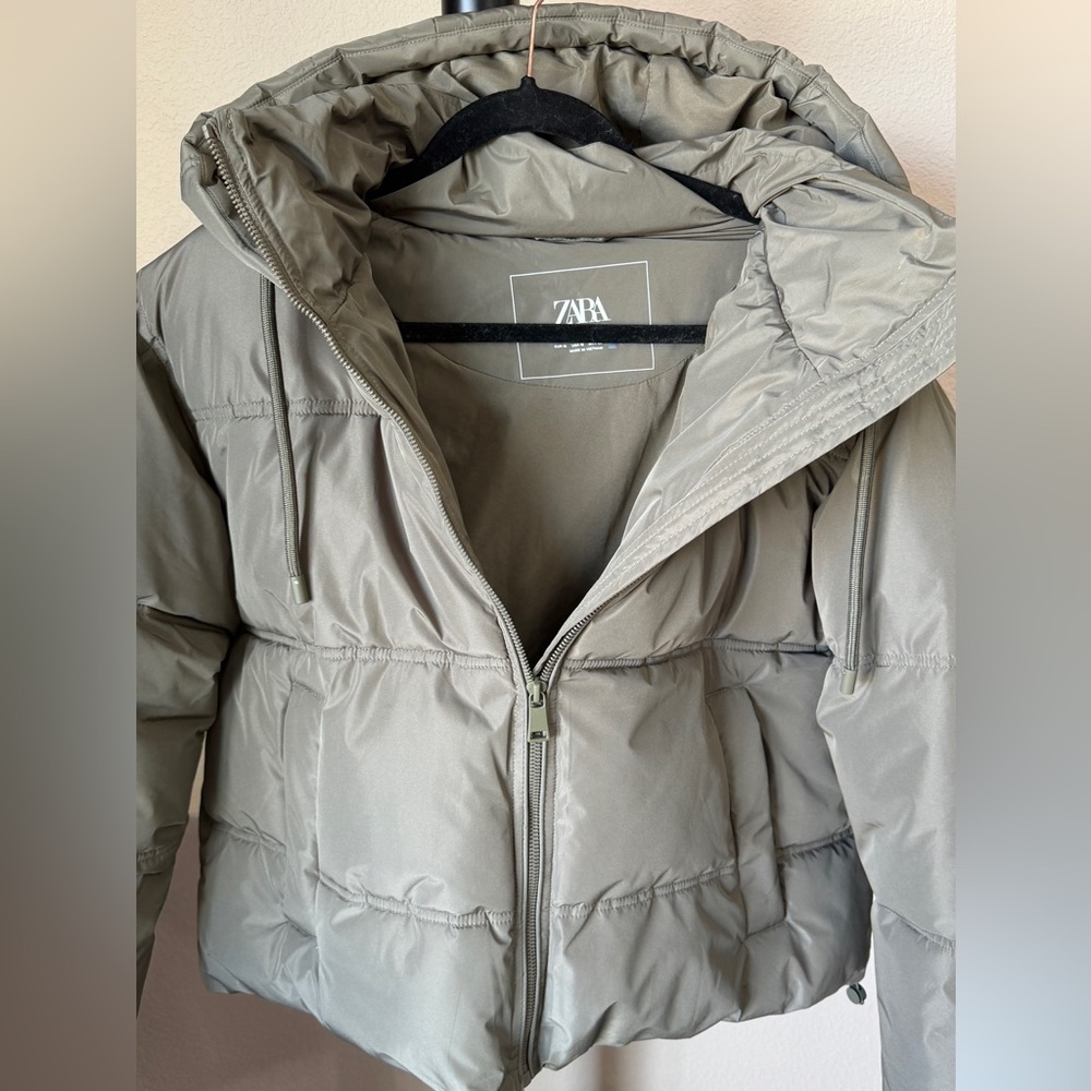 Zara Women’s Puff Coat - Picture 2 of 4